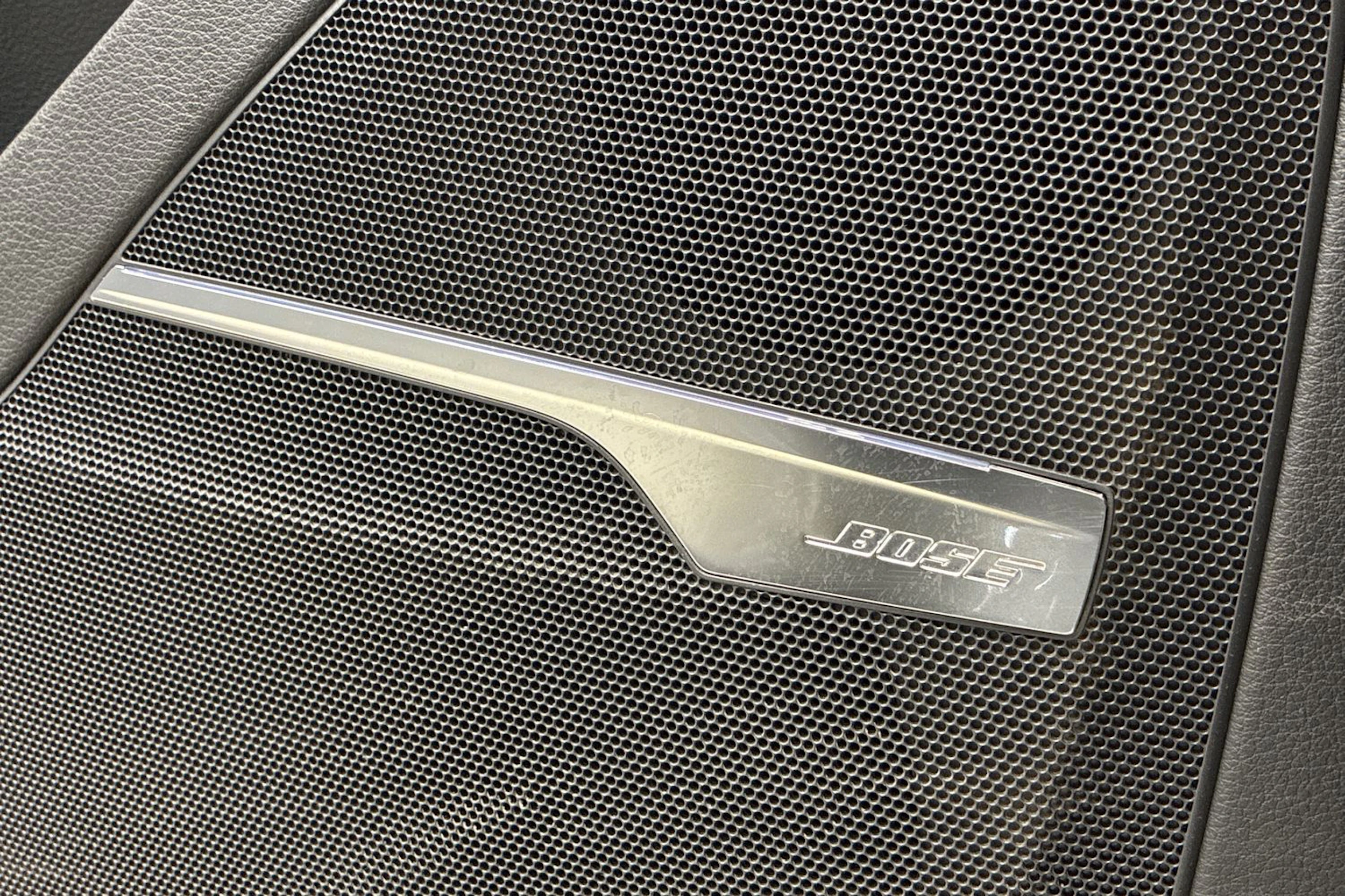 musta Audi Q7 2020 kuva 7.