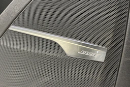 musta Audi Q7 2020 kuva 7.