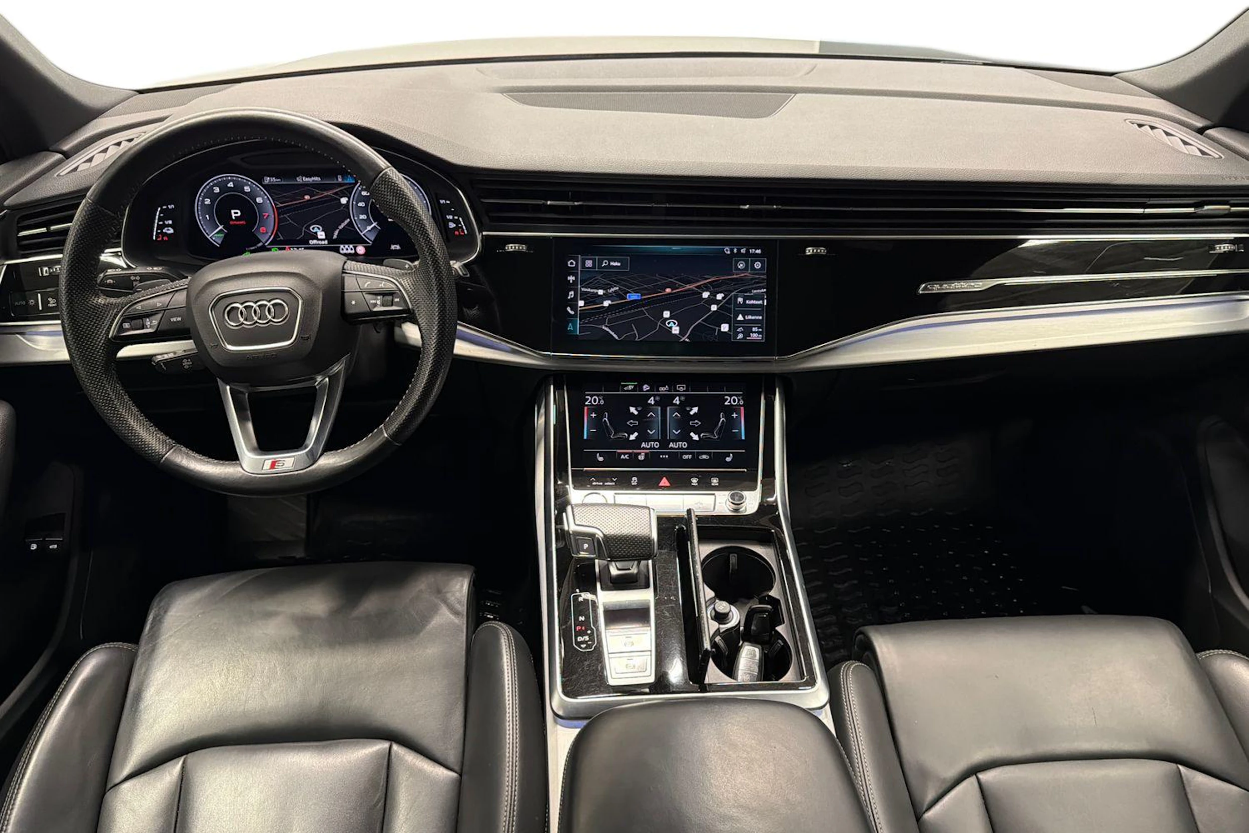 Musta Audi Q7 2020 kuva 7.