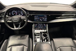 Musta Audi Q7 2020 kuva 7.