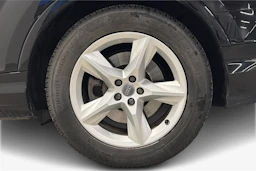 Musta Audi Q7 2020 kuva 9.