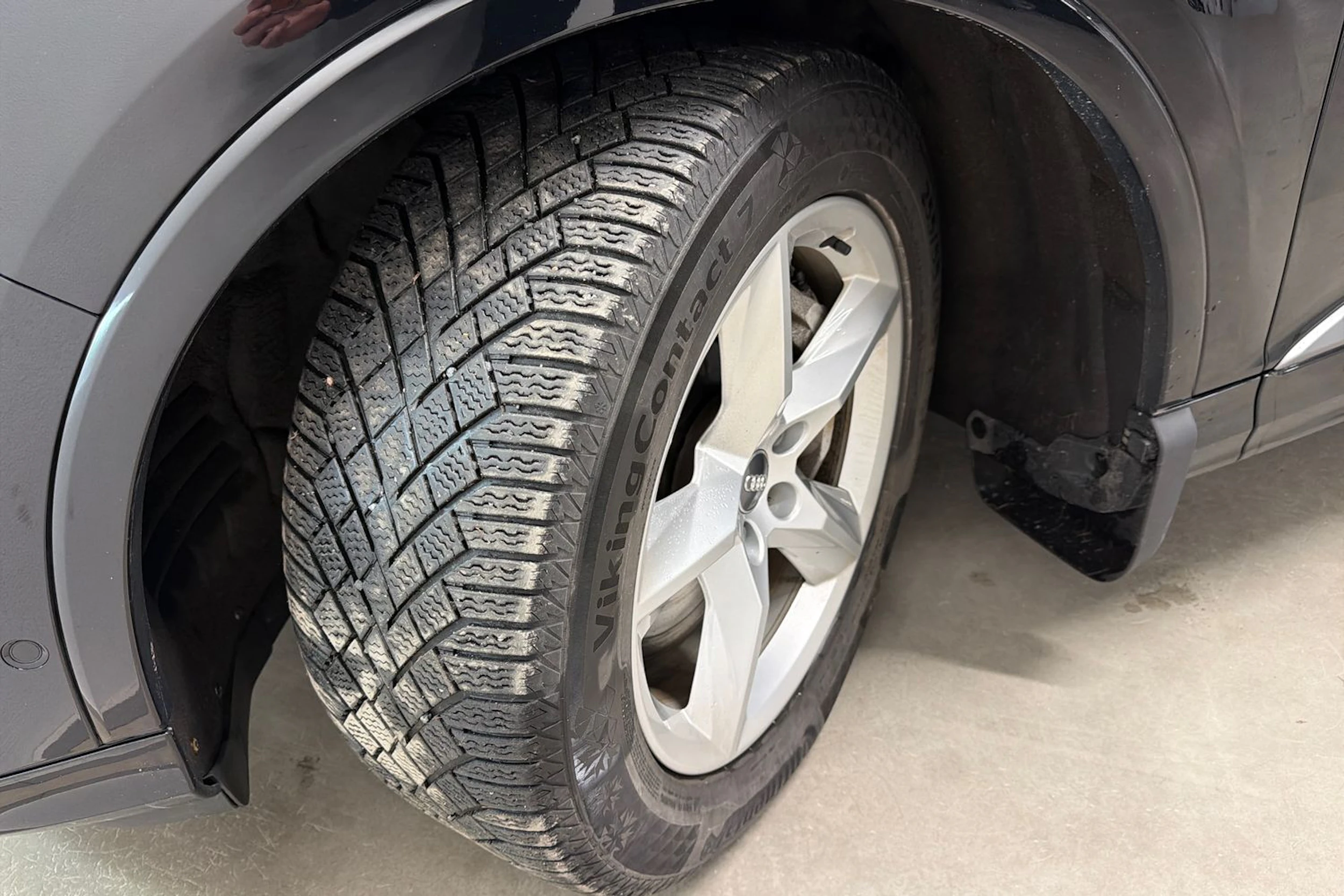 Musta Audi Q7 2020 kuva 10.