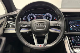 Musta Audi Q7 2020 kuva 11.