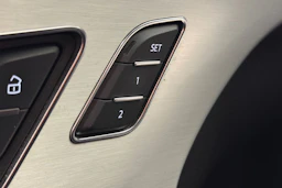 Musta Audi Q7 2020 kuva 15.