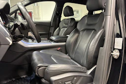 Musta Audi Q7 2020 kuva 17.