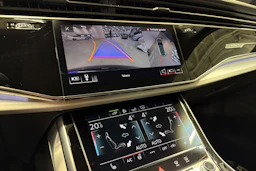 Musta Audi Q7 2020 kuva 19.