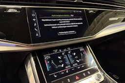 Musta Audi Q7 2020 kuva 21.