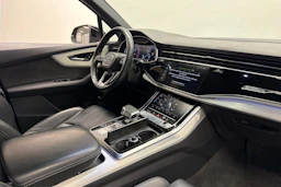 Musta Audi Q7 2020 kuva 22.