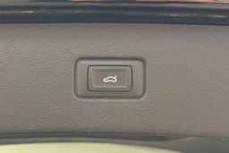 Musta Audi Q7 2020 kuva 26.