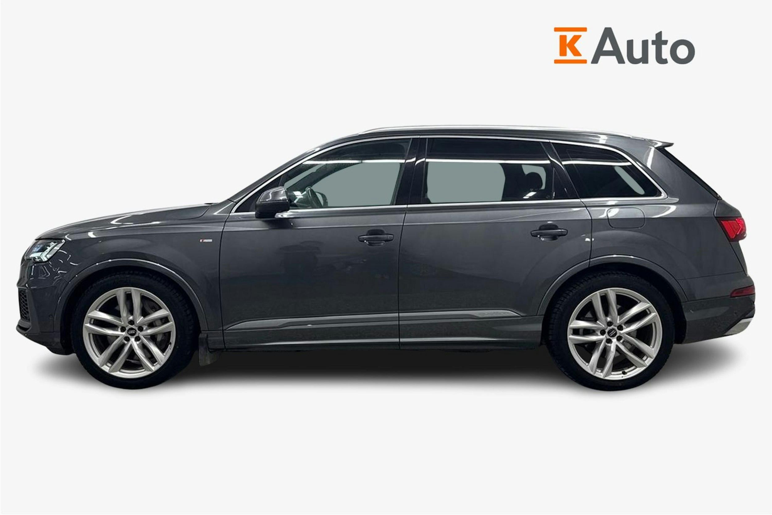 harmaa Audi Q7 2020 kuva 6.