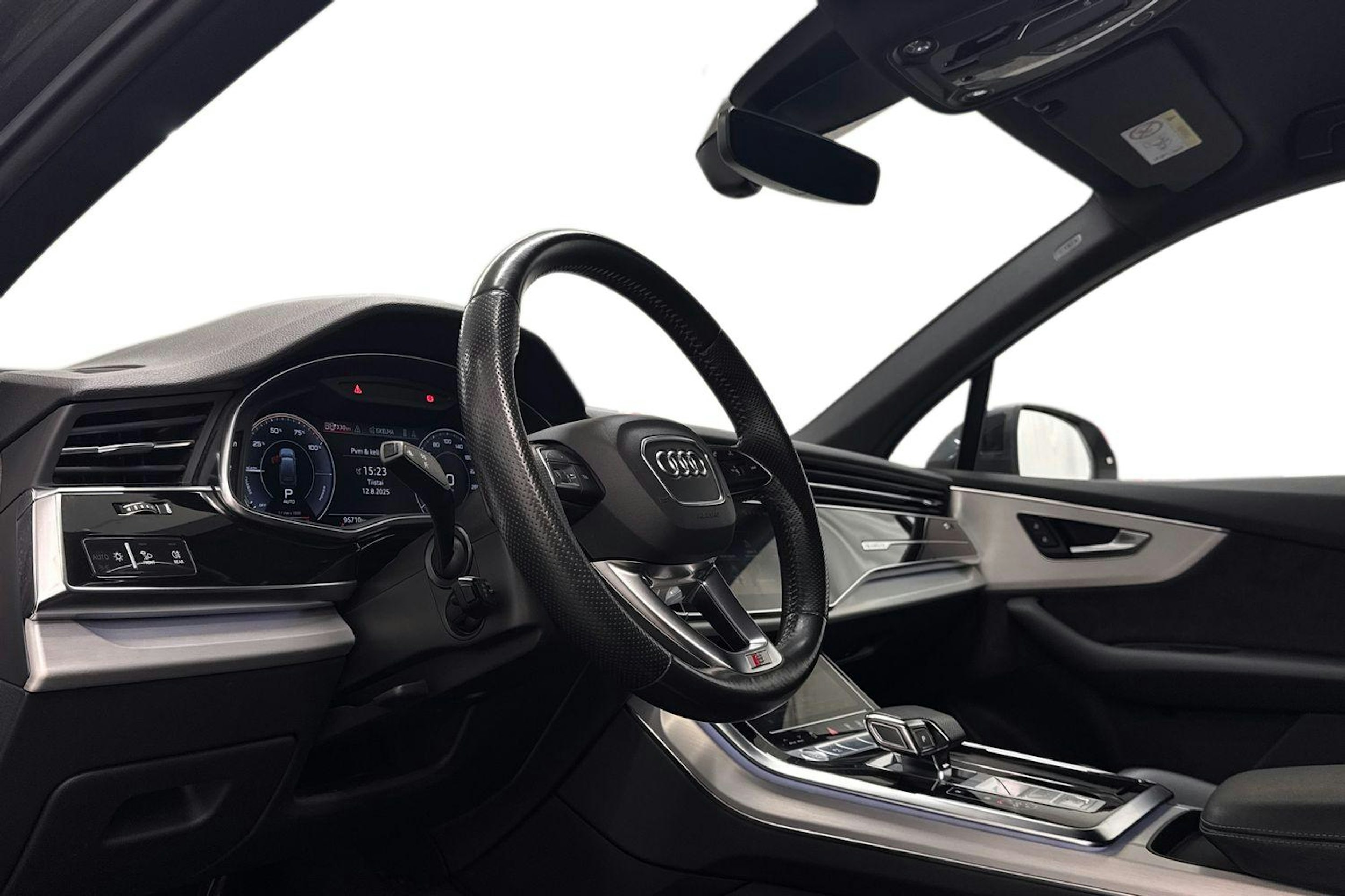 harmaa Audi Q7 2020 kuva 7.