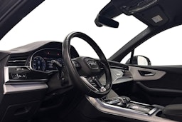 harmaa Audi Q7 2020 kuva 7.