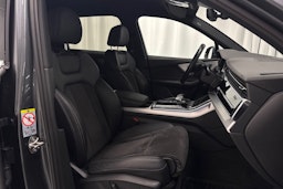 harmaa Audi Q7 2020 kuva 13.
