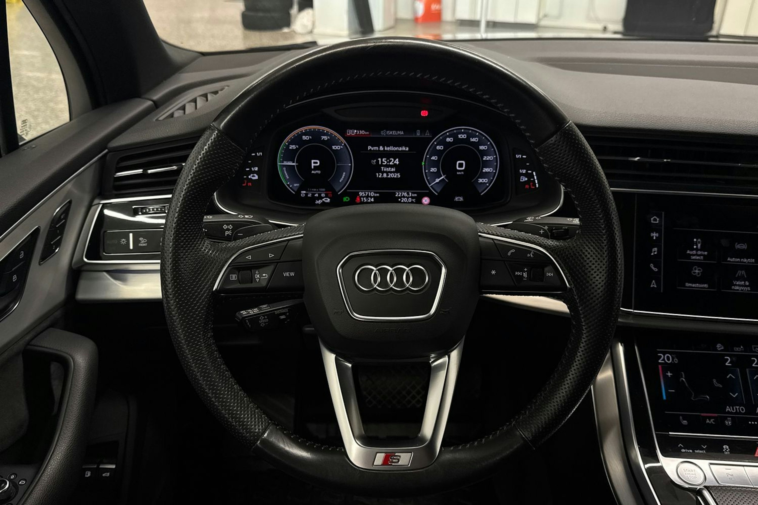 harmaa Audi Q7 2020 kuva 14.
