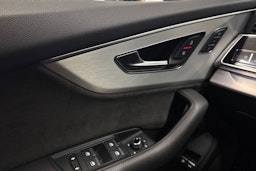 harmaa Audi Q7 2020 kuva 19.