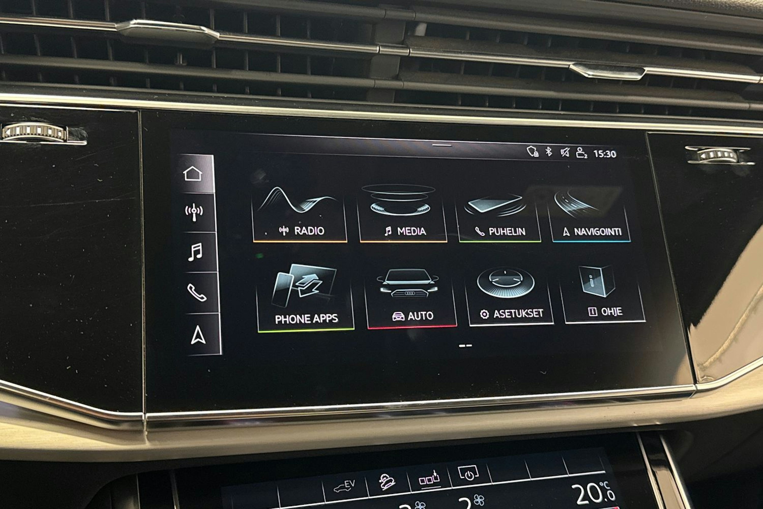 harmaa Audi Q7 2020 kuva 22.