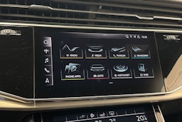 harmaa Audi Q7 2020 kuva 22.