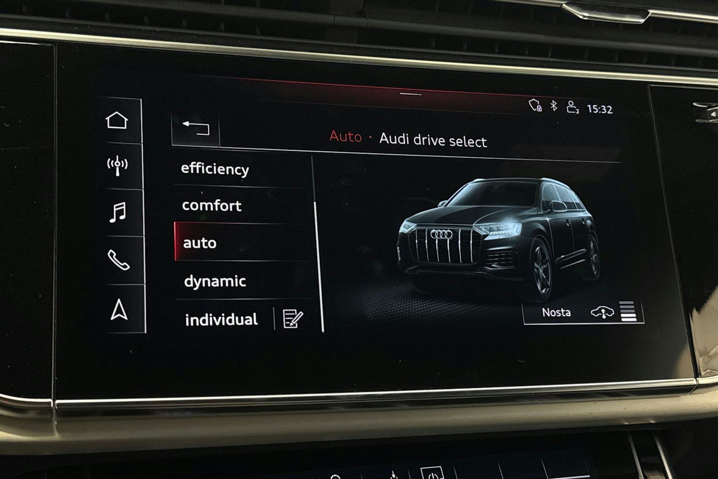 harmaa Audi Q7 2020 kuva 28.
