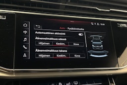 harmaa Audi Q7 2020 kuva 30.