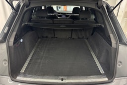 harmaa Audi Q7 2020 kuva 36.
