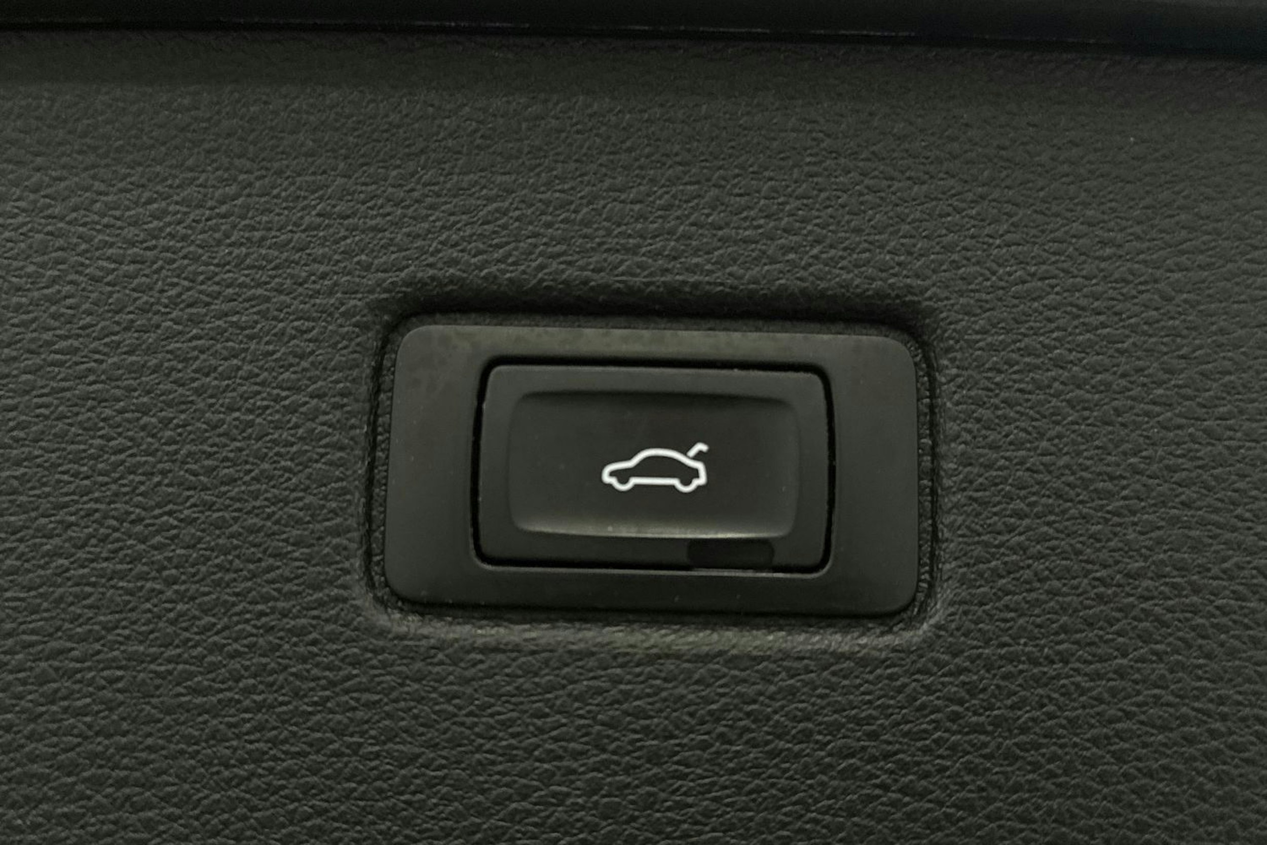 harmaa Audi Q7 2020 kuva 37.