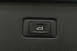 harmaa Audi Q7 2020 kuva 37.