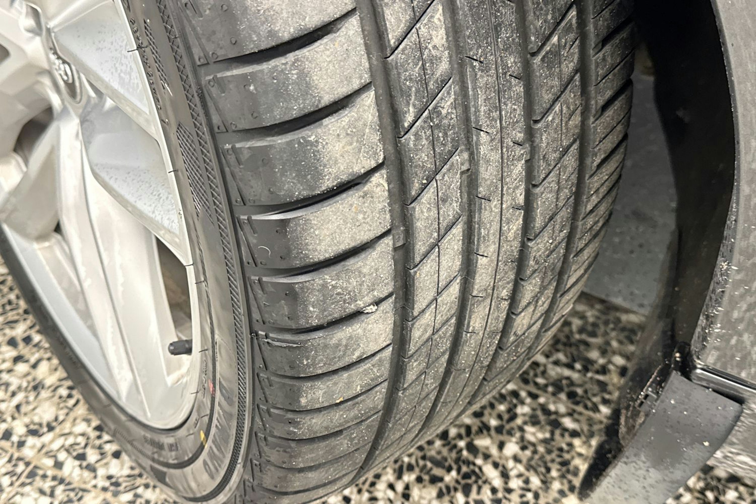 harmaa Audi Q7 2020 kuva 40.
