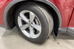 Punainen Audi Q7 2020 kuva 13.