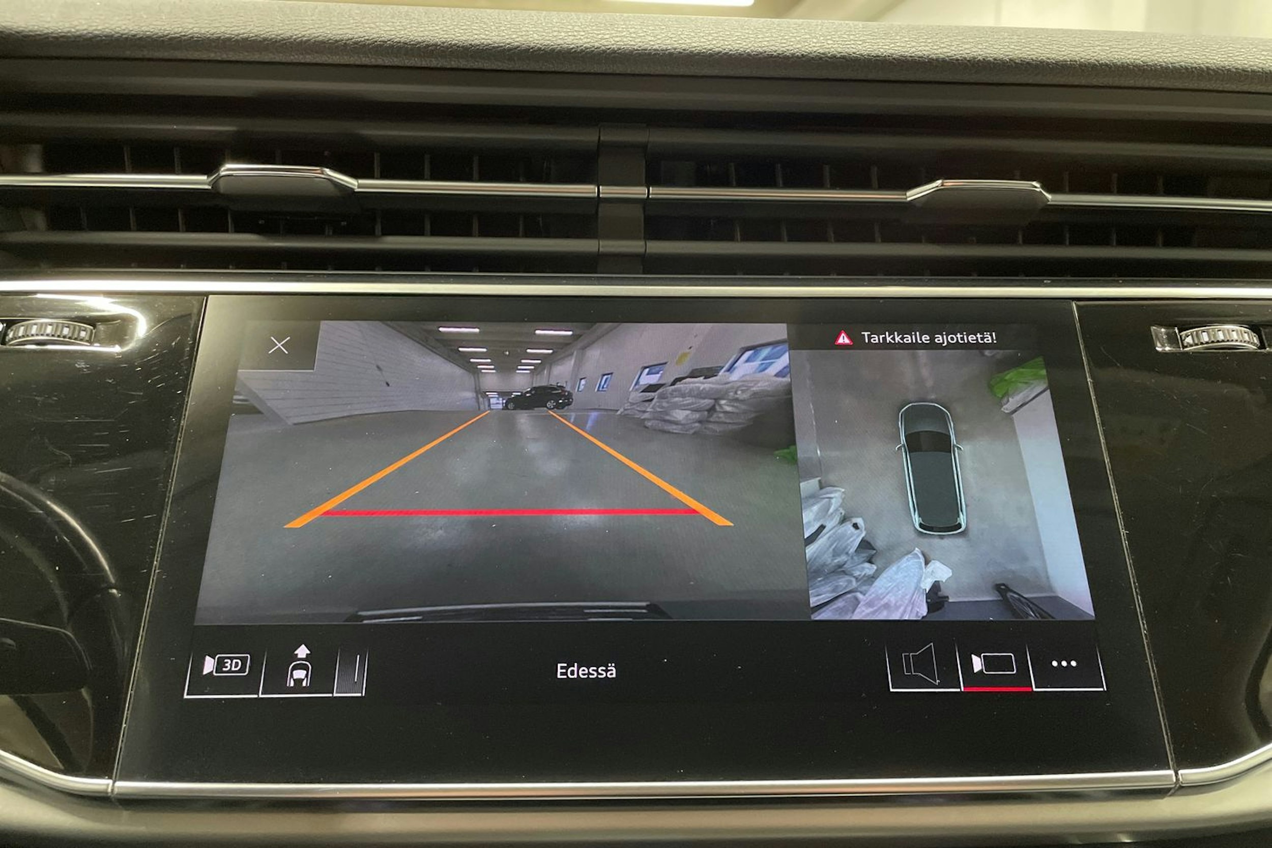 Punainen Audi Q7 2020 kuva 24.