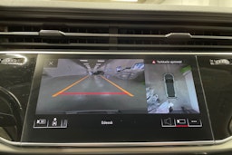 Punainen Audi Q7 2020 kuva 24.