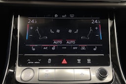 Punainen Audi Q7 2020 kuva 25.