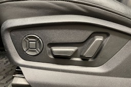 Punainen Audi Q7 2020 kuva 32.