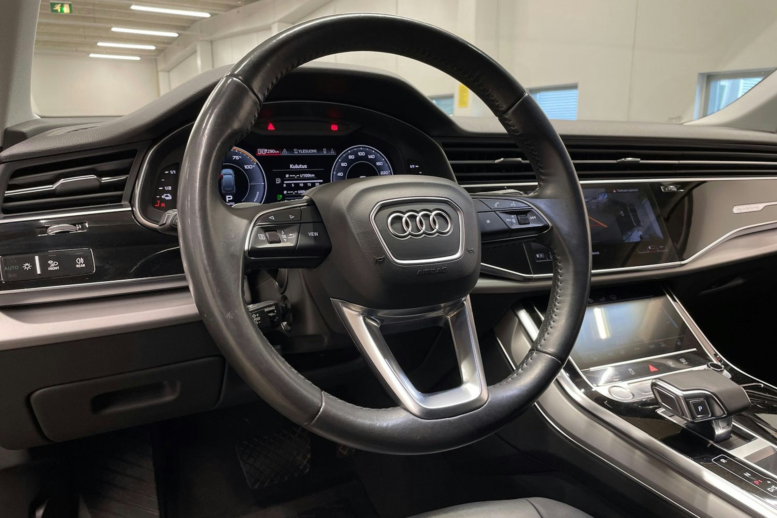 Punainen Audi Q7 2020 kuva 33.