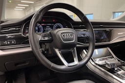 Punainen Audi Q7 2020 kuva 33.