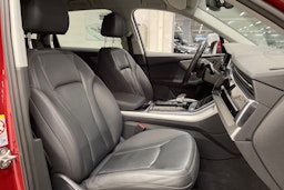 Punainen Audi Q7 2020 kuva 34.