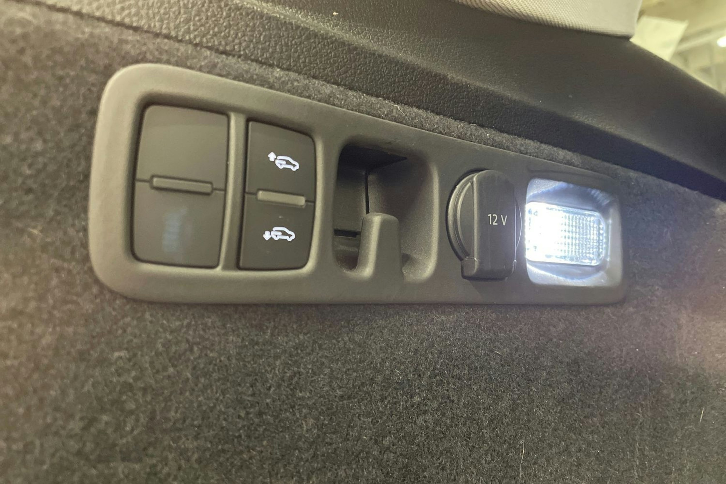 Punainen Audi Q7 2020 kuva 37.