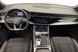 valkoinen Audi Q7 2020 kuva 9.