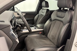 valkoinen Audi Q7 2020 kuva 16.