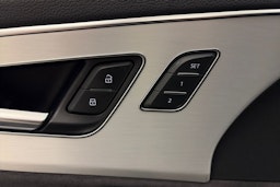 valkoinen Audi Q7 2020 kuva 17.