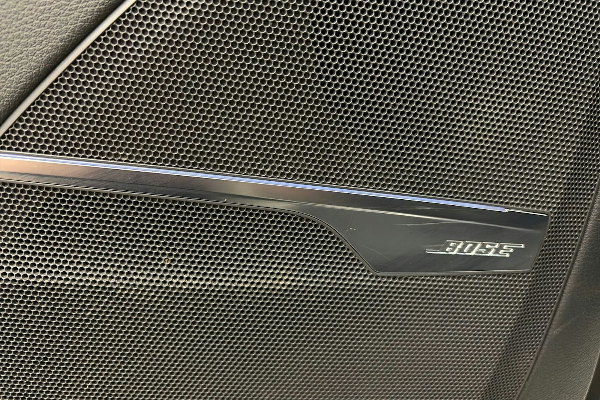 valkoinen Audi Q7 2020 kuva 18.