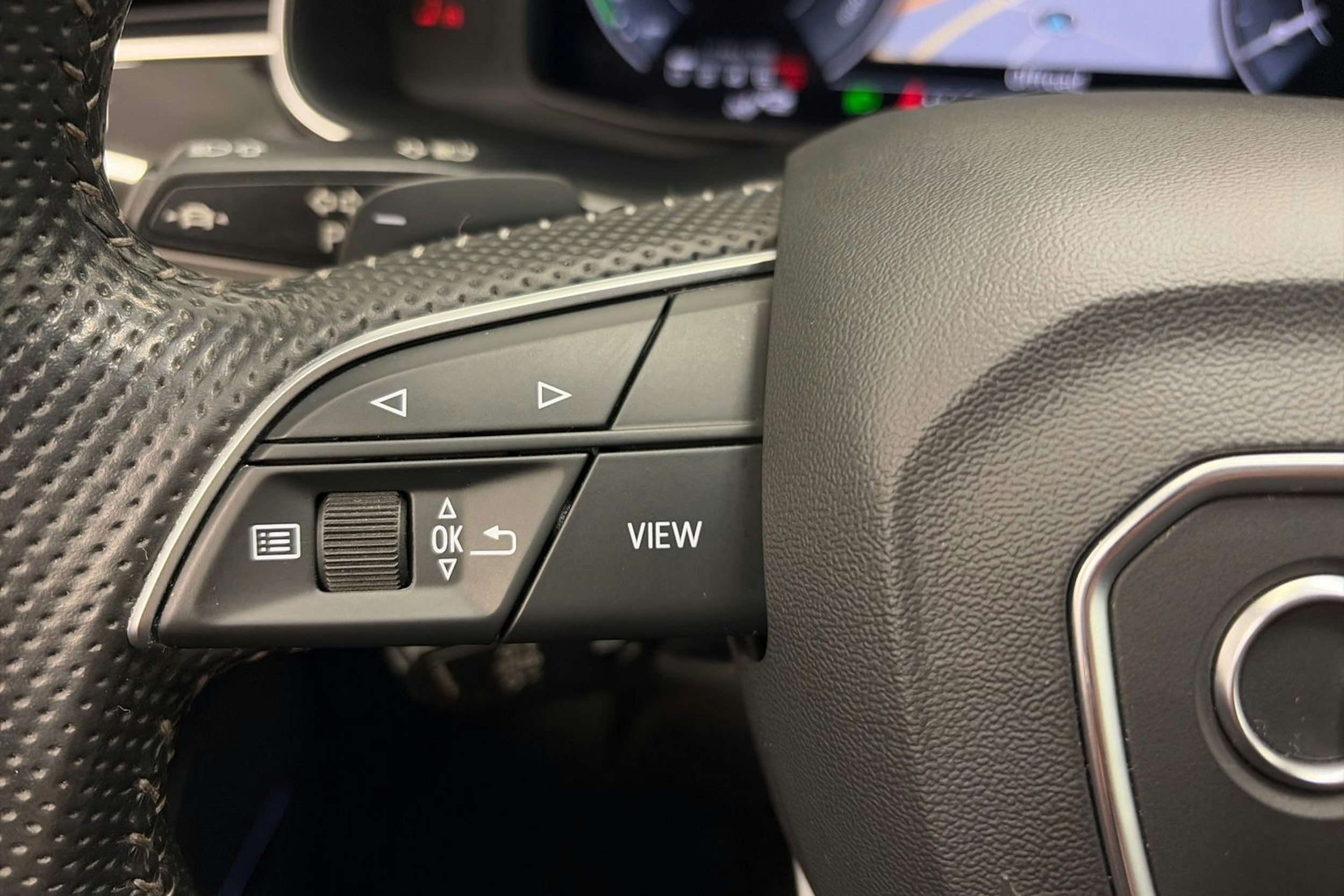 valkoinen Audi Q7 2020 kuva 20.