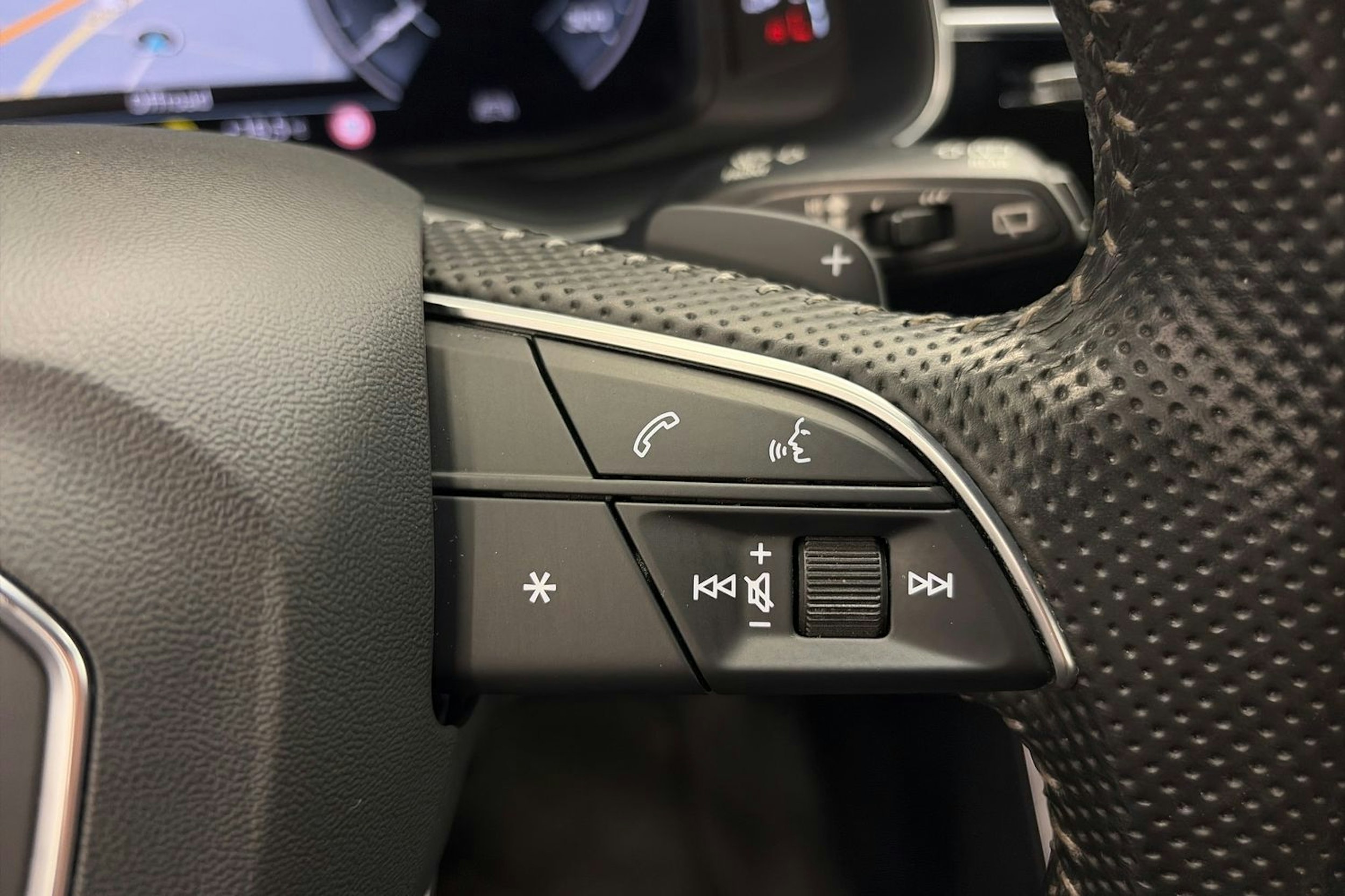 valkoinen Audi Q7 2020 kuva 21.