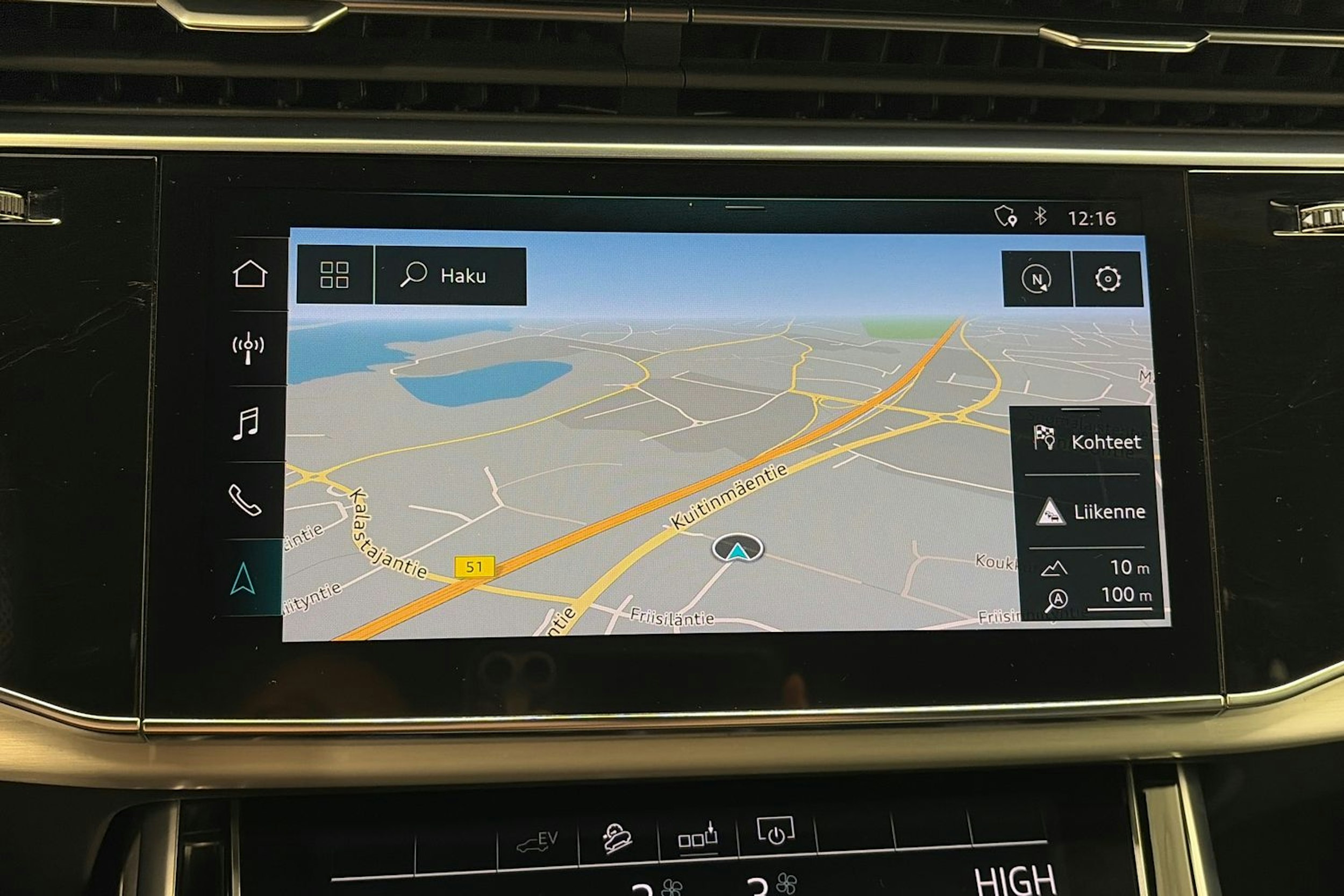 valkoinen Audi Q7 2020 kuva 23.