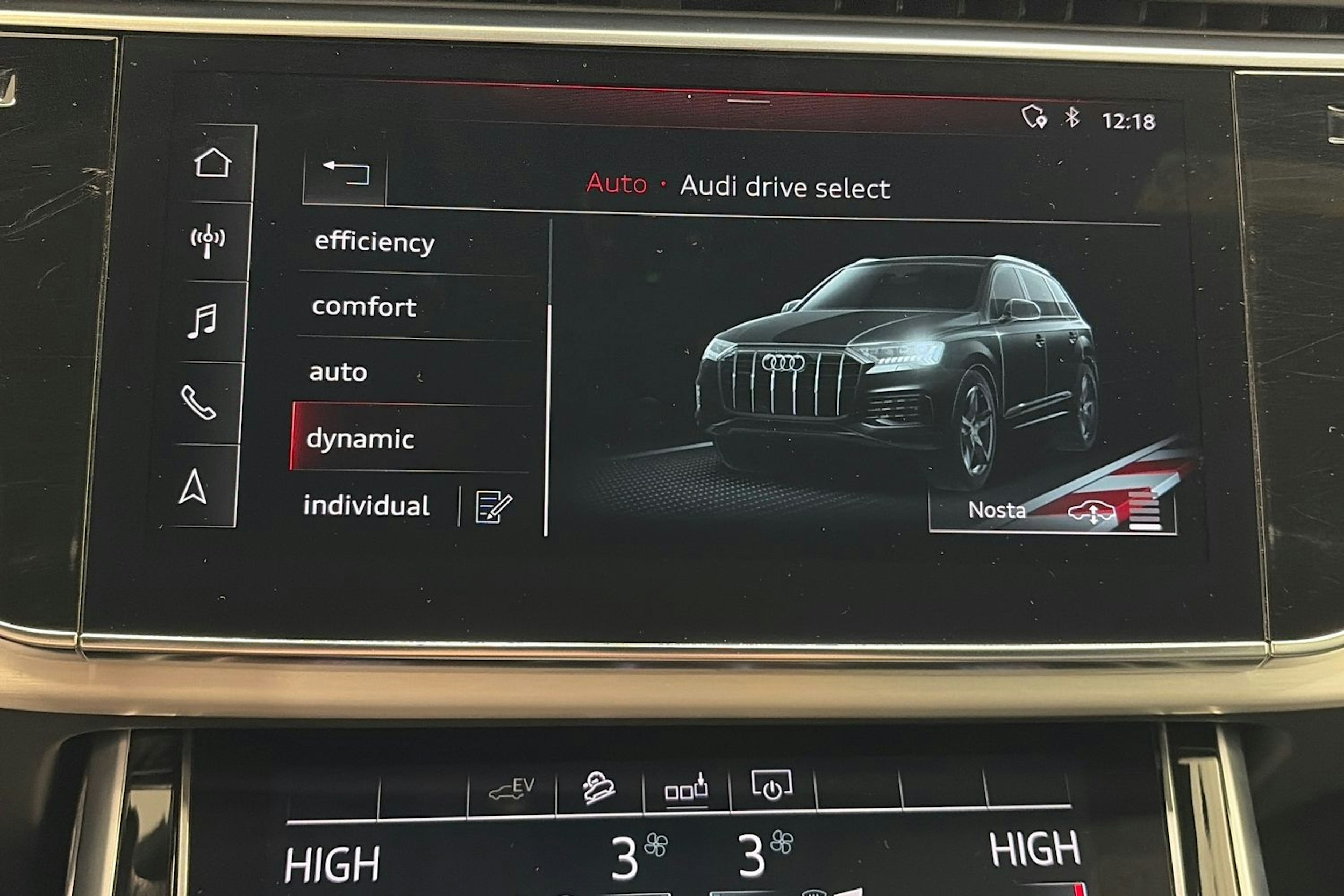 valkoinen Audi Q7 2020 kuva 27.