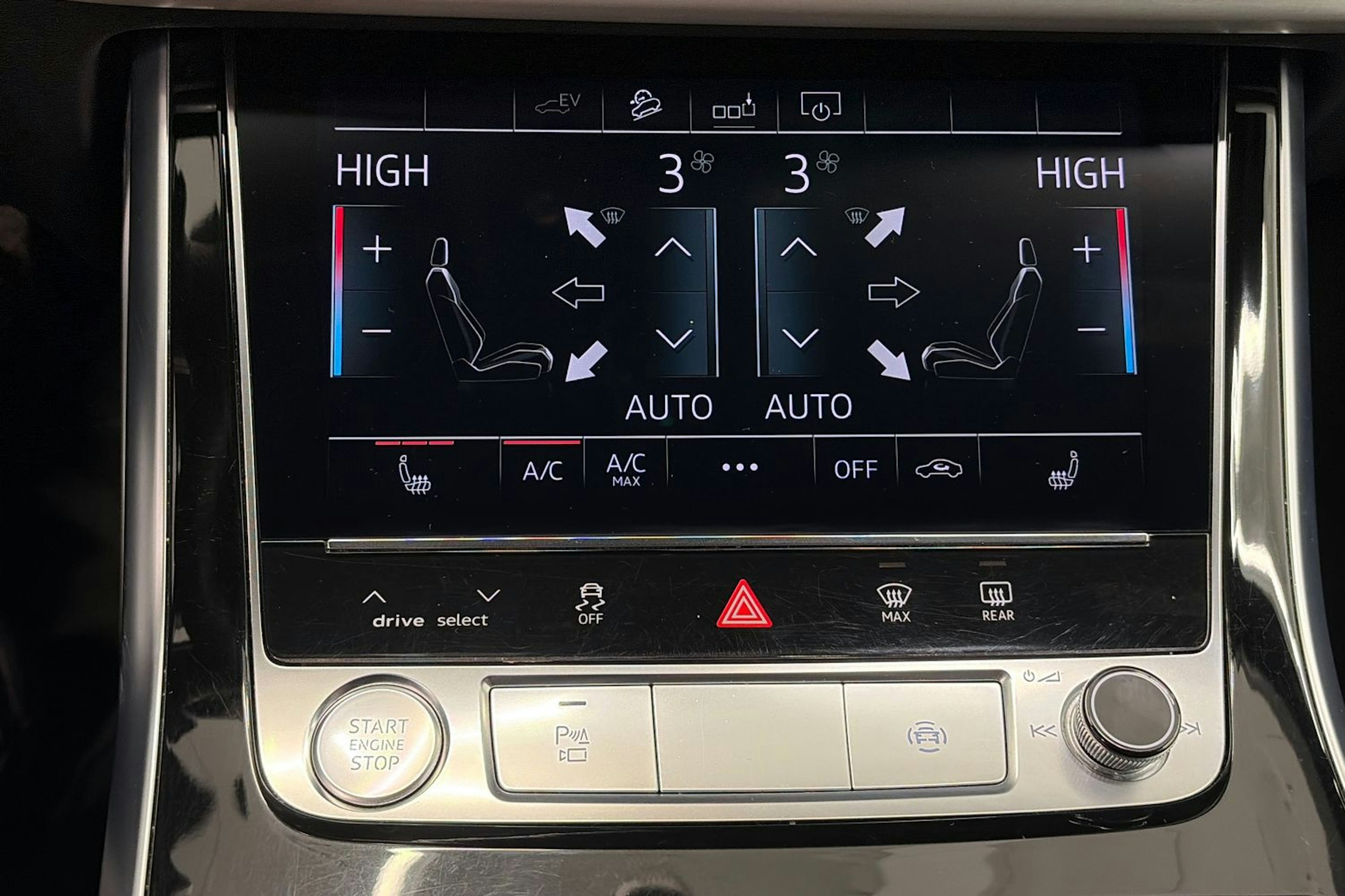 valkoinen Audi Q7 2020 kuva 28.