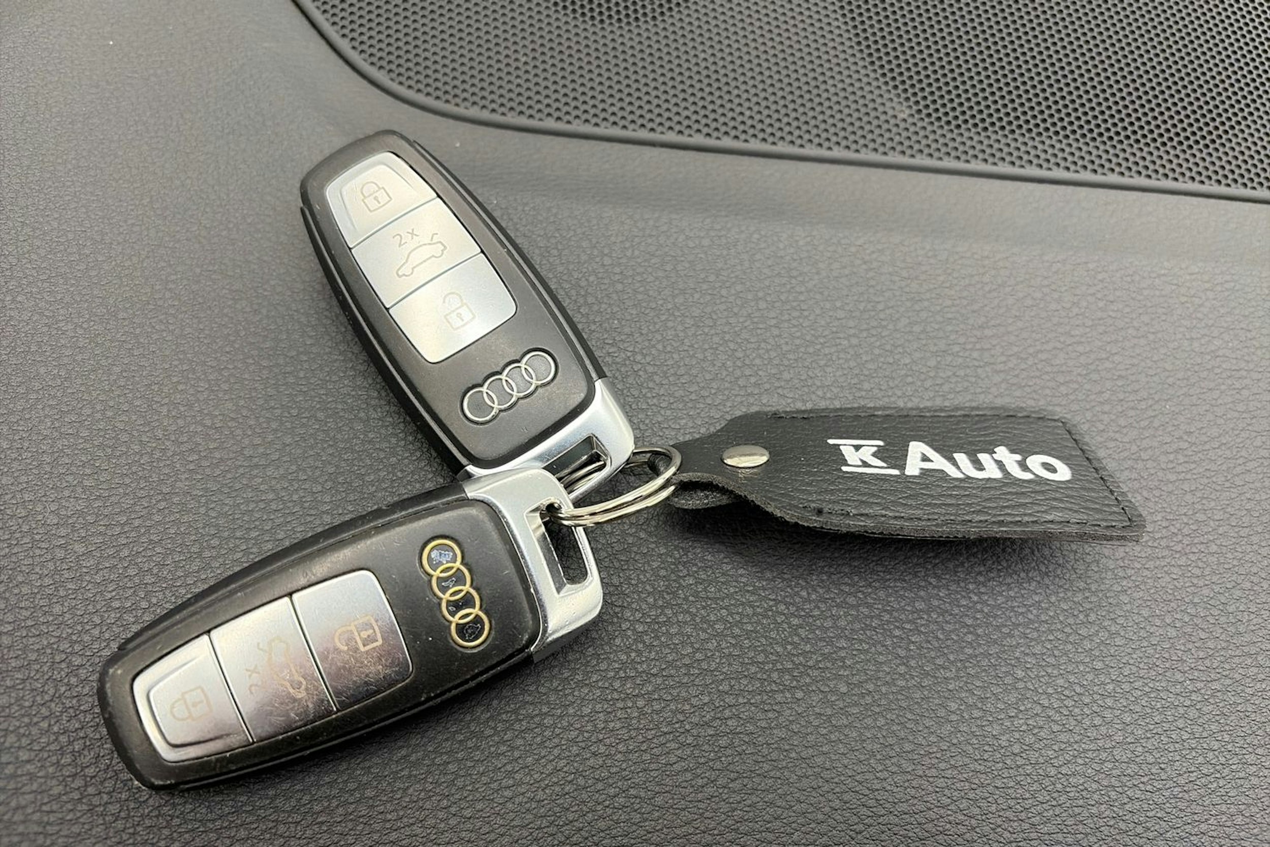 valkoinen Audi Q7 2020 kuva 30.