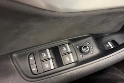 valkoinen Audi Q7 2020 kuva 32.