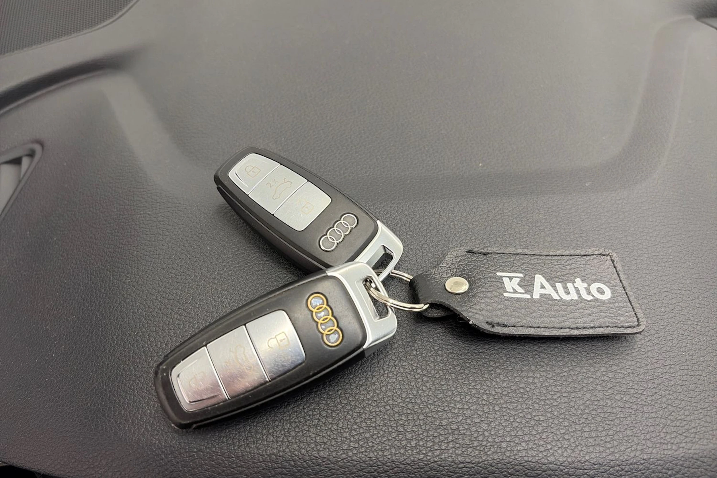 valkoinen Audi Q7 2020 kuva 33.