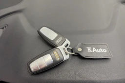 valkoinen Audi Q7 2020 kuva 33.