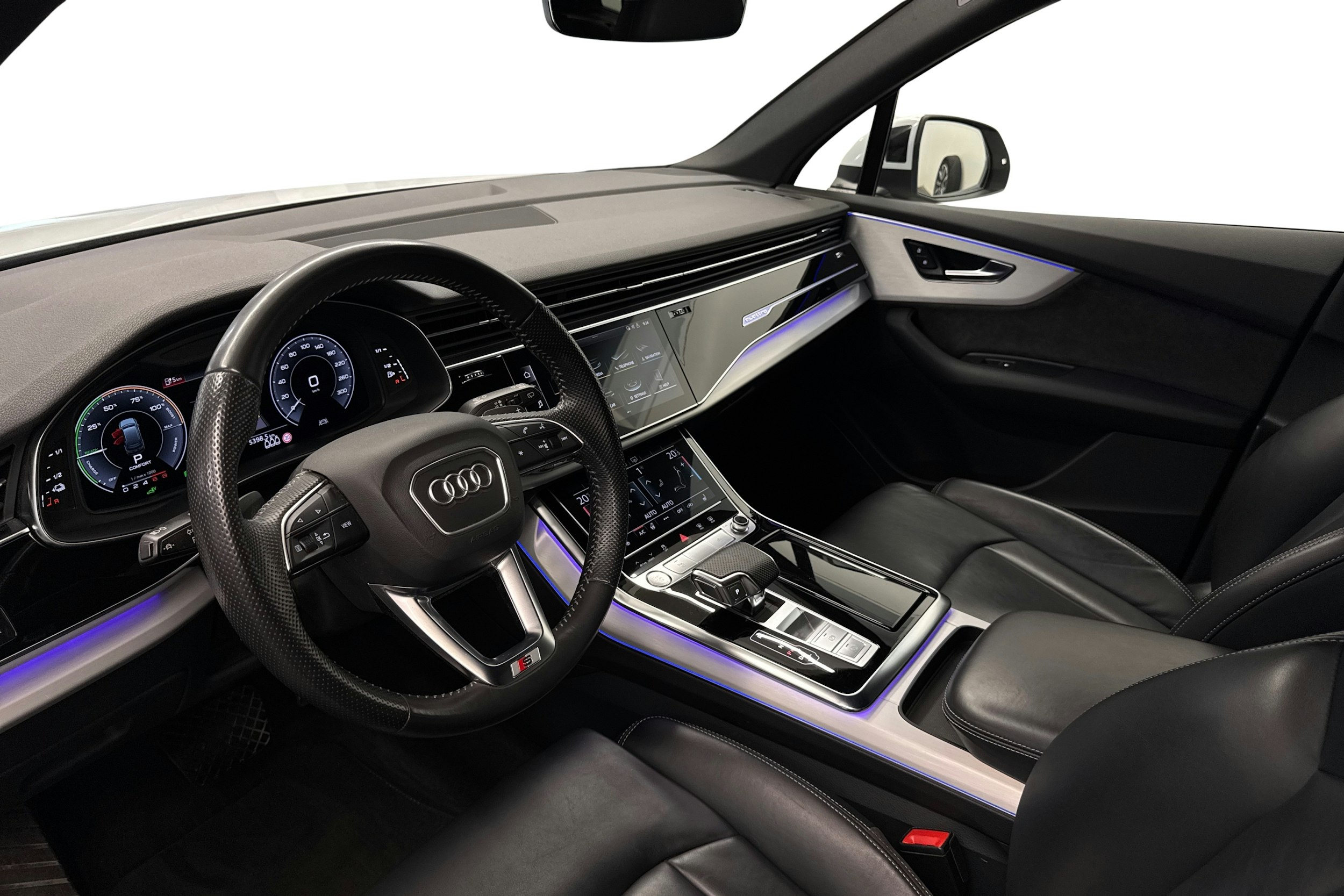 Valkoinen Audi Q7 2020 kuva 7.